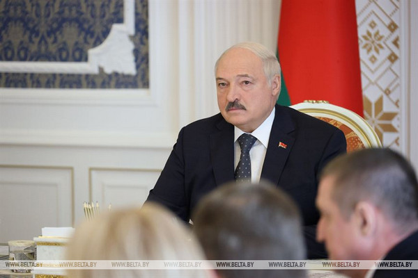 Лукашенко отверг предложения об “огульном подходе” по присоединению низкоэффективных сельхозпредприятий