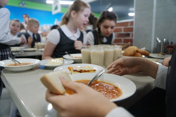 Все работники школ будут обеспечены горячим питанием за счет бюджетных средств – министр образования РБ