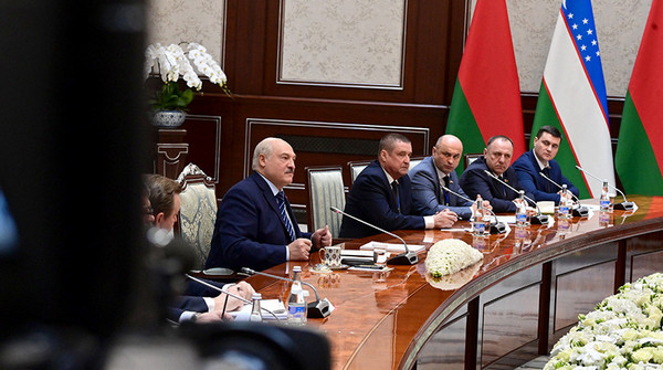 Лукашенко: Беларусь и Узбекистан готовы поддержать Афганистан лекарствами и продовольствием