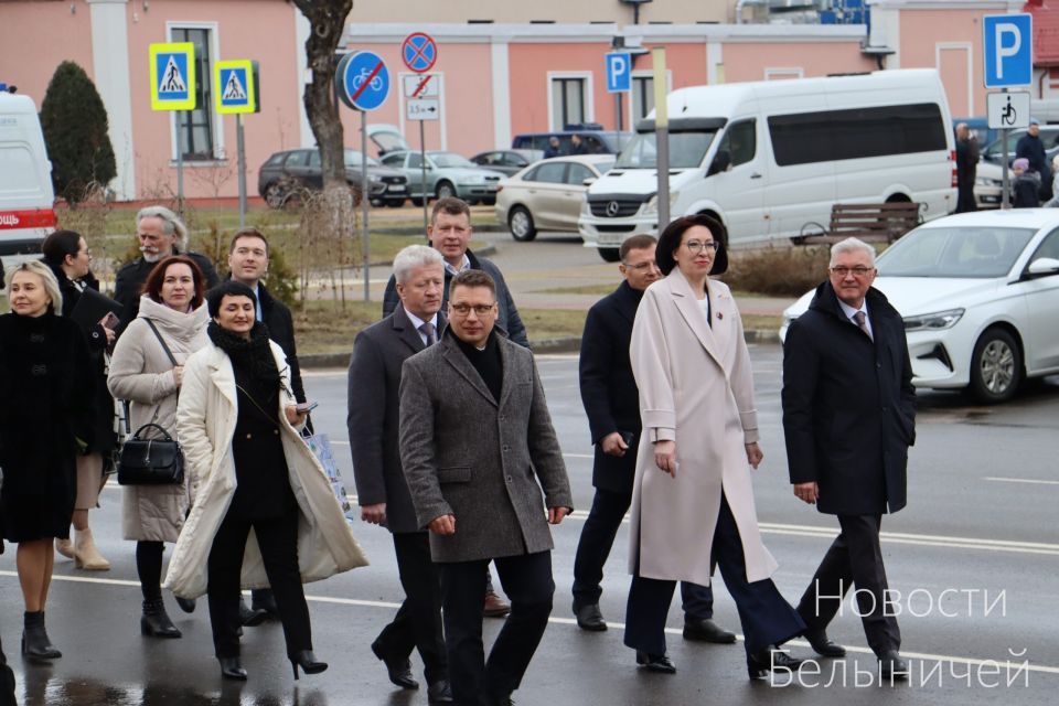Караваем и теплыми словами приветствия встречали дорогих гостей на площадке возле районного центра культуры в Белыничах