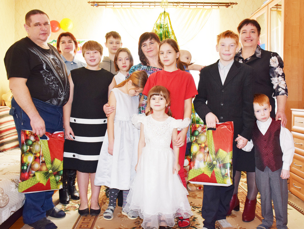 Акция ”Наши дети” пришла в дом семейного типа Любови Садовской и Юрия Кляуза.
