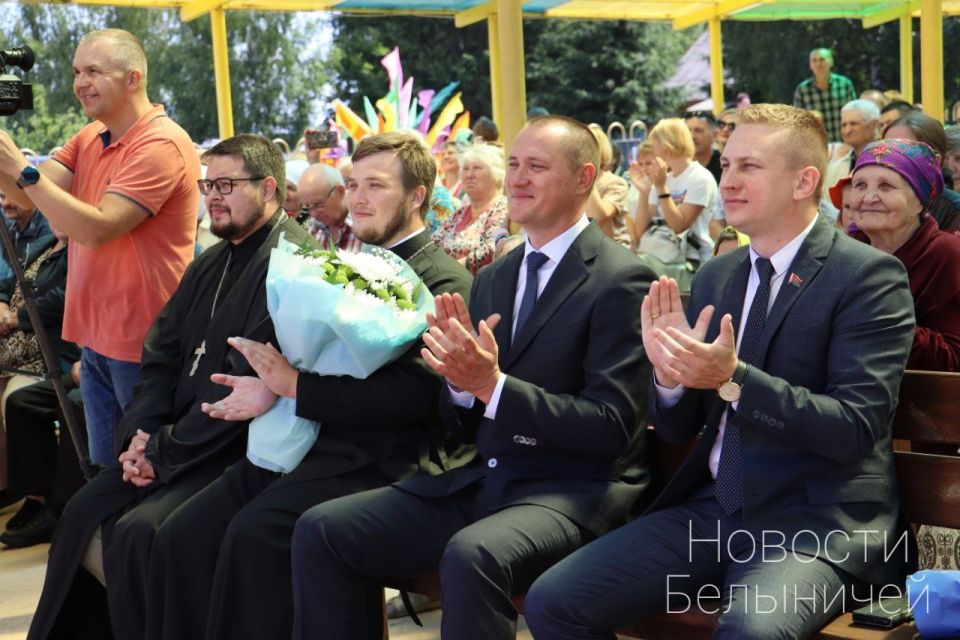 В агрогородке Вишов проходит традиционный праздник в честь святых апостолов Петра и Павла
