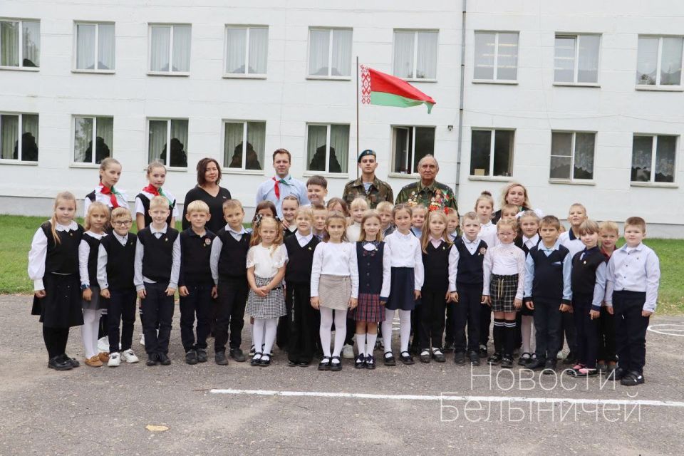 Октябрятами в преддверии Дня народного единства и в честь празднования 33-летия БРПО стали учащиеся СШ №2.