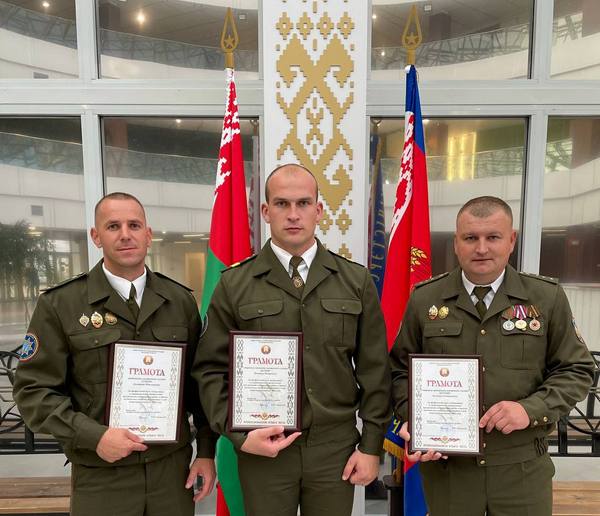 Сотрудники Белыничского РОЧС получили почетные награды за участие в уборочной кампании 2023 года