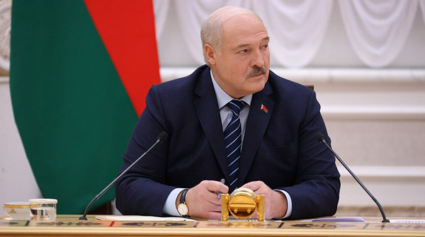 Лукашенко: идет смена поколений, и этот опасный период нам надо пройти очень аккуратно