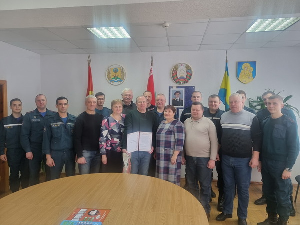 Работники и ветераны Белыничского РОЧС поздравили с 55-летним юбилеем Юрия Янковского
