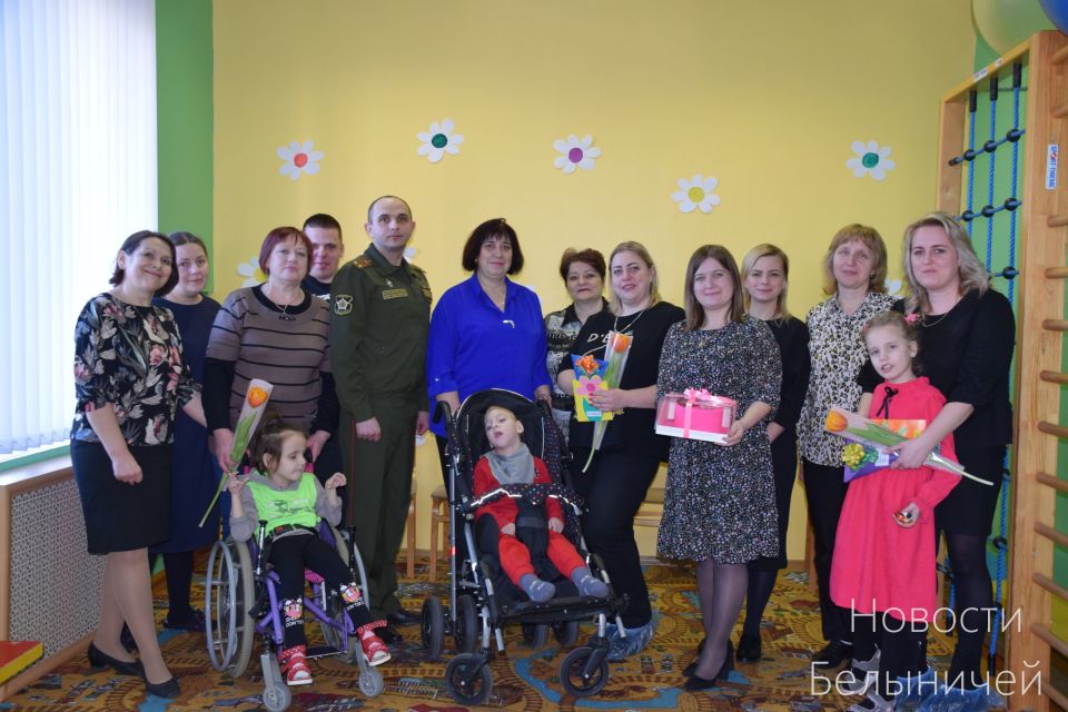 Атмосферный и душевный праздник для девочек и женщин подарили педагоги и воспитанники Белыничского ЦКРОиР