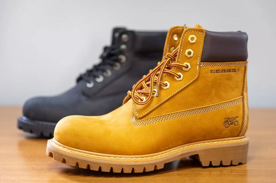 БелАЗ начал продавать ботинки, похожие на Timberland