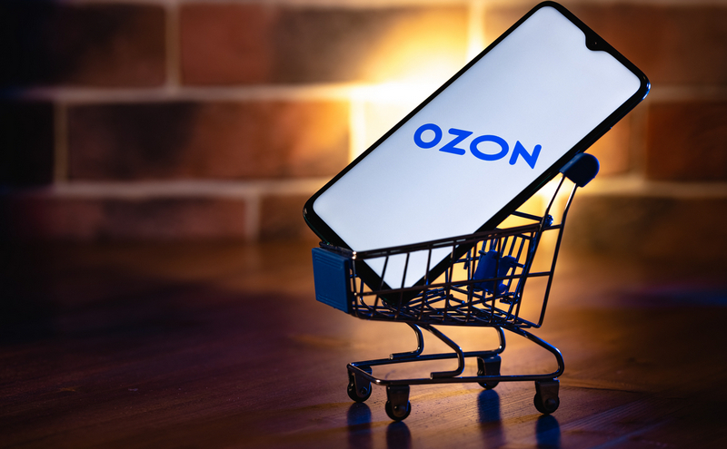 Ozon предложил платить чаевые сотрудникам пункта выдачи