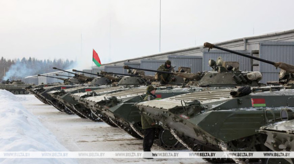 Лукашенко лично проверяет боеготовность Вооруженных Сил