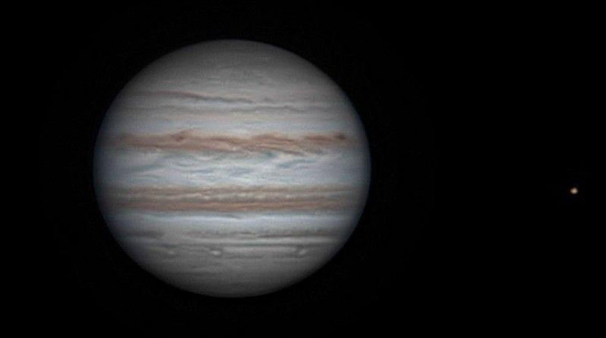 Роскосмос показал Юпитер и его спутник — Европу