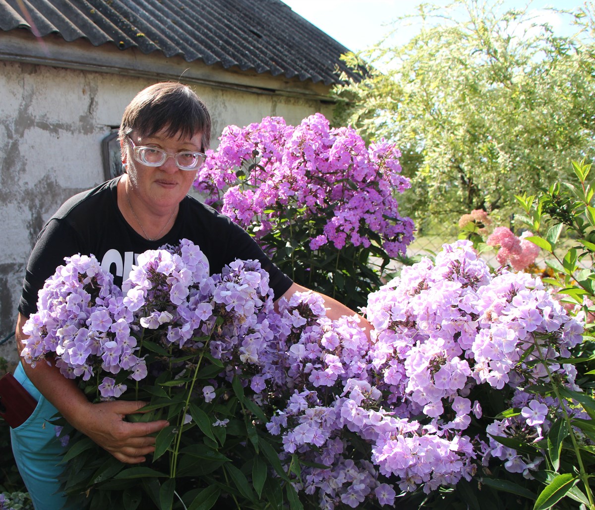 Белыничанка Лариса Амосова и её цветочное настроение