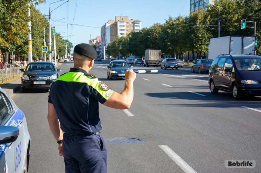 В Беларуси с 25 августа вводят штрафы за дневной свет фар